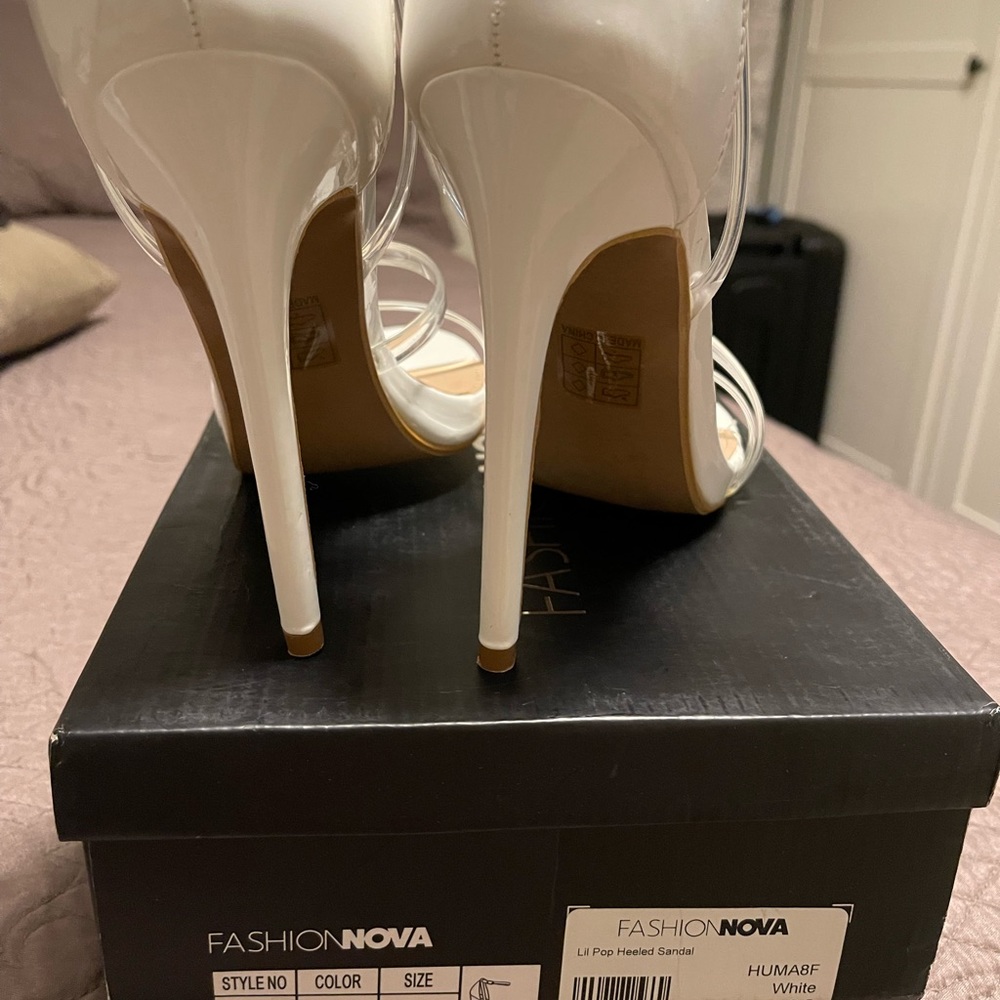 Size 8.5 - Picture 2 of 4